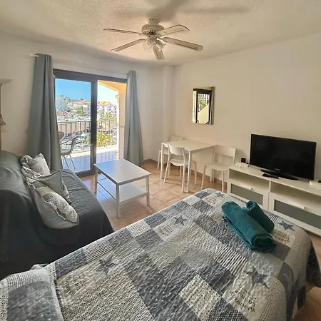 Apartment Pool And Sea View In Castle Harbour C010